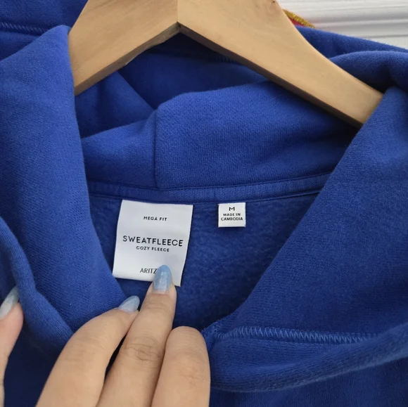 NWOT Aritzia/TNA Mega Raglan Hoodie - Picture 4 of 4